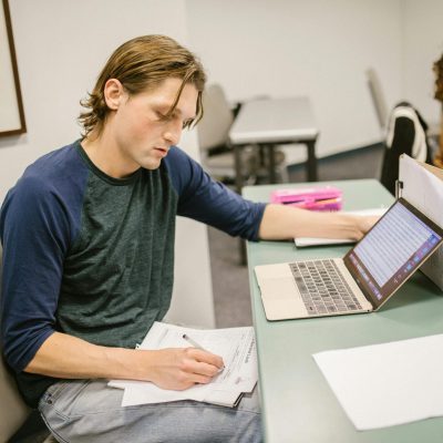 how to structure a university assignment properly